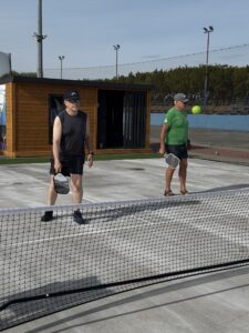 Pierwsze próby serwisów na korcie